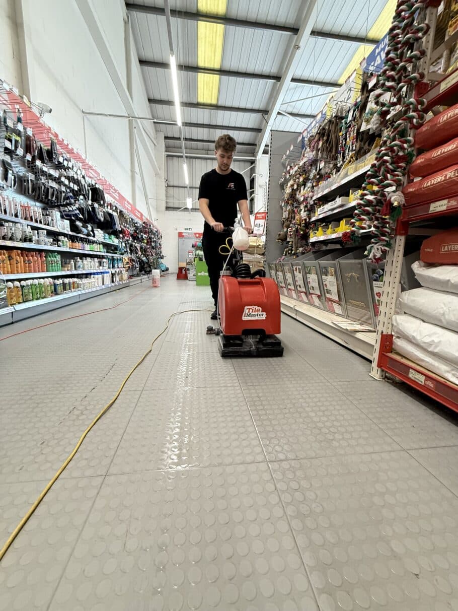 TM 40 Scrubber Dryer - Image 4